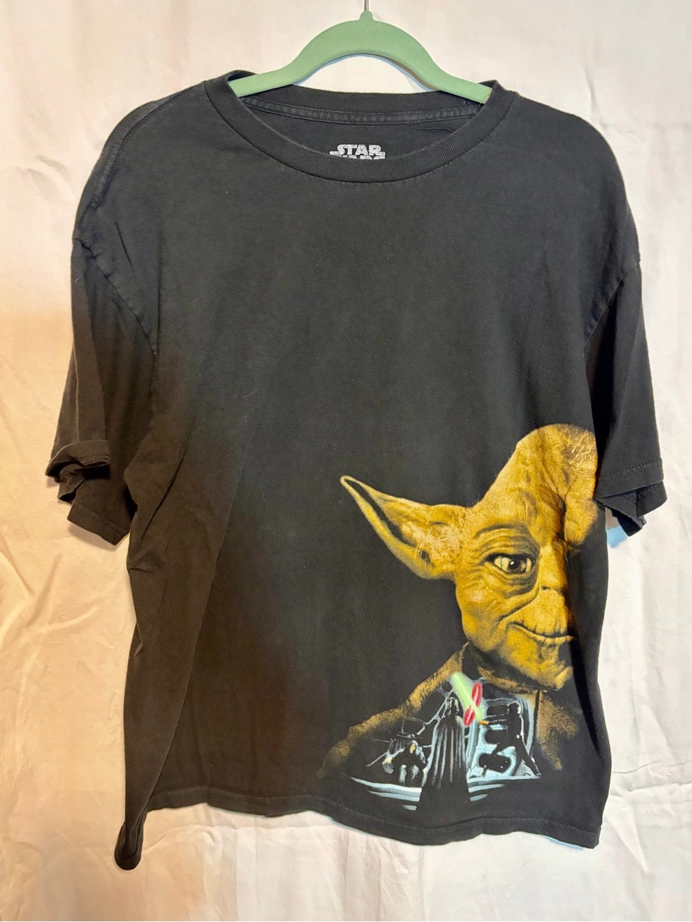 Star Wars Men’s Black Yoda Graphic Tee